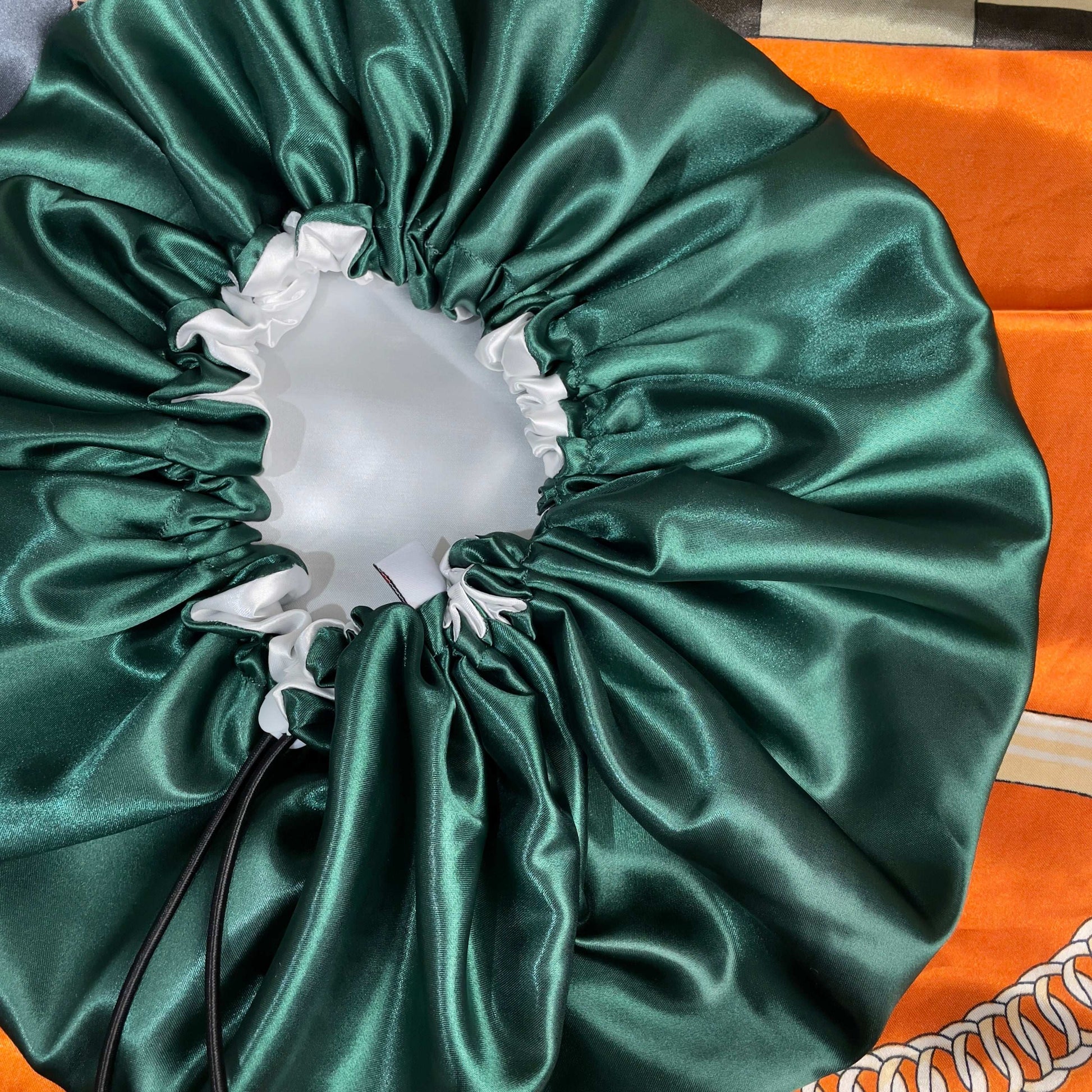 Snow Pine – Adjustable Satin Bonnet