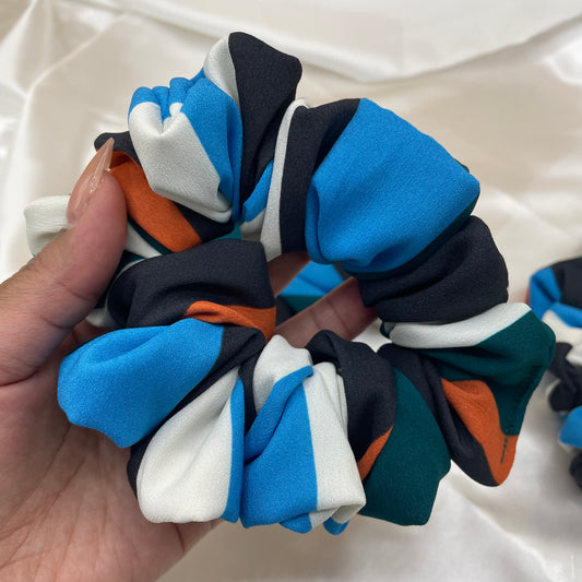 Bold Waves Chiffon Scrunchie (Multicolor)